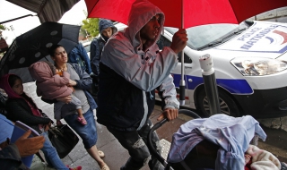 Разтуриха голям ромски лагер във Франция