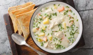 Рецепта на деня: Румънска супа "Радаутеана" с пиле, чесън и сметана