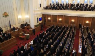 Парламентът обсъжда АПИ, СЕМ и Закона за съдебната власт