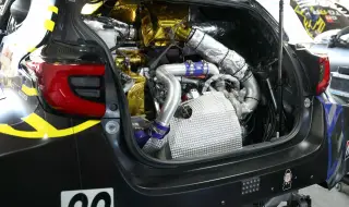 Toyota с ново постижение с Yaris със средноразположен двигател