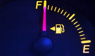 Четири мита и една истина за зареждането на бензин "догоре"