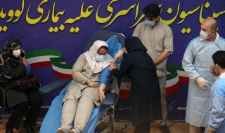 Иран започна ваксинация с руската "Спутник V"
