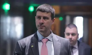 Ивелин Михайлов за партийния живот у нас: На върха е Борисов, под него са Костадинов, Пеевски, Трифонов, Мирчев, БСП