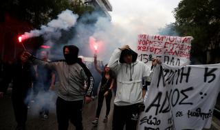 Затварят университетите в Гърция