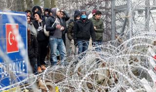 Напрежение! Мигранти се трупат по турско-гръцката граница