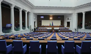 Копчето на мнозинството срещу мълчанието на депутати