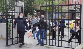 Омбудсманът поиска МОН да облекчи учениците за матурите