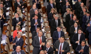 Депутатите подкрепиха купуването на самолети и кораби
