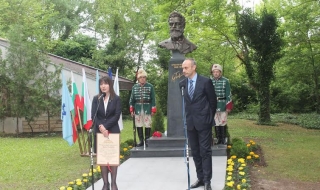 Паметник на Христо Ботев бе открит в Каварна