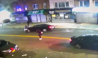 Шокиращо ВИДЕО от Ню Йорк: Трима нападнаха автомобил и убиха 28-годишна