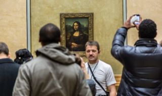 Мъжът, замерил Мона Лиза с парче торта, е настанен в психиатрия (ВИДЕО)