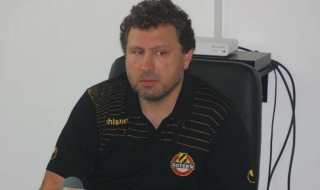 Новият треньор на Ботев отписа титлата