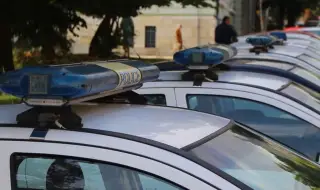 Инцидент в столичния "Люлин": Пиян с бус помете няколко паркирани коли 