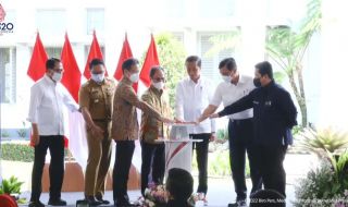 Президентът на Индонезия Джоко Видодо представи индонезийската ваксина "Индовак" 