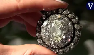 Продадоха за над $3,5 милиона диамантена брошка на Наполеон, изгубена след поражението при Ватерло ВИДЕО