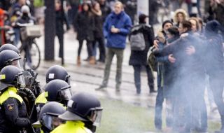 Коронавирус и политика: Протести в Амстердам и Хамбург