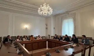 ПП ще внесе в НС решение за повишаване на заплатите на медицинските сестри на 90% от средната заплата
