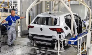 Volkswagen успокои клиентите си, въпреки очаквания недостиг на чипове