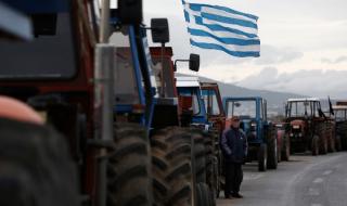 Трактори окупират гръцка магистрала