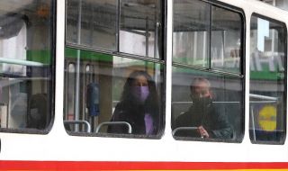 От понеделник: Маските в градския транспорт в София пак са задължителни
