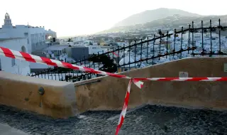 Seismic tremor shakes Santorini for hours 