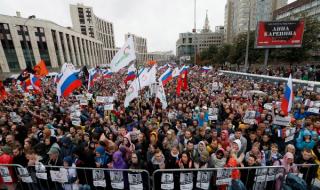 Хиляди на протест в Русия