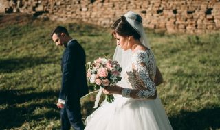 Младоженец избяга от собствената си сватба, когато видя нечакан гост