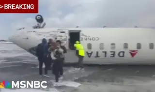 Passenger plane overturns on landing in Toronto, 15 people injured VIDEO 