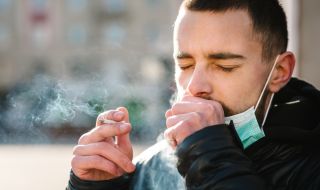 Пушачите, носещи маска, са двойно по-застрашени от здравословни проблеми