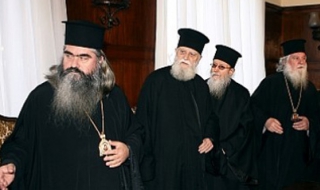Попове от Неврокопската епархия поискаха ДС-митрополитите да се оттеглят