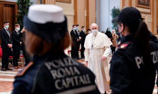 Папа Франциск не отправи традиционна за Рождество молитва