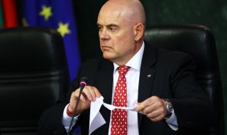 Иван Гешев внася искането за оставката на заместника си Сарафов