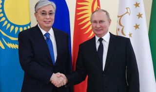 Президентът на Казахстан пристигна в Москва за преговори с Путин 