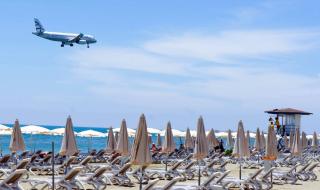 Гърция иска задължителен отрицателен коронавирус тест за пристигащите със самолет от България