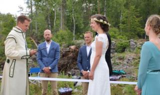 Северна двойка вдигна сватба на границата (СНИМКИ)