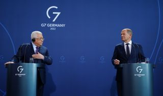 Германският канцлер осъди думите на Махмуд Абас