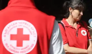 БЧК предоставя храна, вода и психологическа подкрепа за пострадалите от пожарите