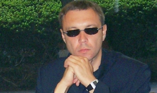 Роман на Виктор Пелевин разкрива кой стои зад протестите в Москва