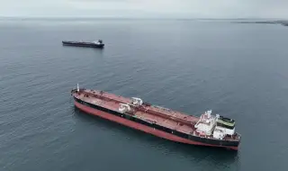 САЩ отново разрешиха сделки с натоварения на танкери руски петрол