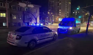 Спецчасти са обградили обирджиите на магазин в София, в колата им са открити гранати