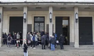 Опашки за евро се извиха пред БНБ месец преди приемането на единната валута