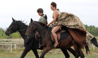 Коне и мотори в моден танц (СНИМКИ)