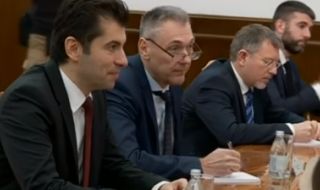 Визитата на Петков в Сърбия: Среща с президента Вучич, после и с премиера Ана Бърнабич 