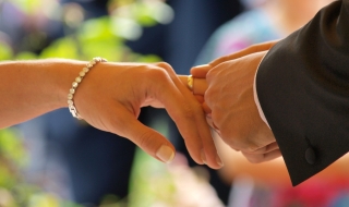 Сватбен пръстен бе открит след 37 години в забвение