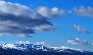 Времето днес, прогноза за вторник, 6 януари: Вятърът се усилва, облачността остава значителна