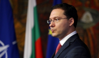 Митов няма да подава оставка като външен министър