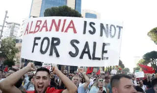 Хиляди албанци протестираха за 12-а поредна вечер срещу проект за застрояване на защитени зони