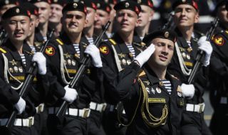 Русия има над 40 000 военни на границата с Украйна и още толкова в Крим