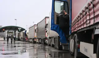 Сръбски шофьори блокираха граничните пунктове с Черна гора