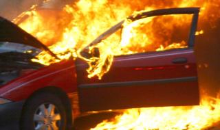 Пишман шофьор се блъсна в дърво, автомобилът изгоря
